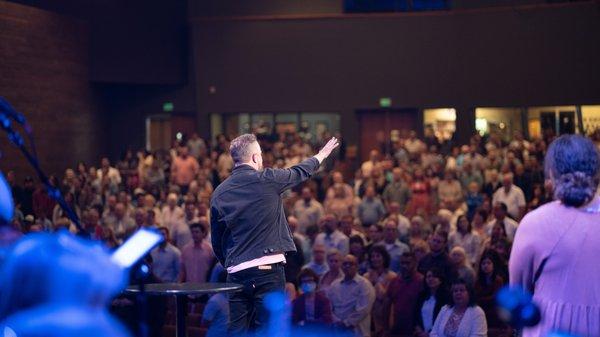 Pastor Eric Wakeling ending the service with a blessing on Easter Sunday