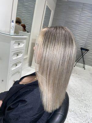 fine highlights with a highlighted strand near the face