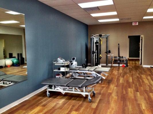 Warm, welcoming south Tampa physical therapy clinic with state-of-the-art equipment.