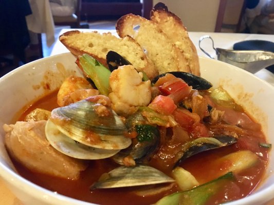 Chef Travis wows us again! Seafood Cioppino!