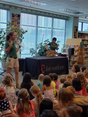 Fort Worth Zoo brings animals, birds, insects, and a reptile to Watauga public library.