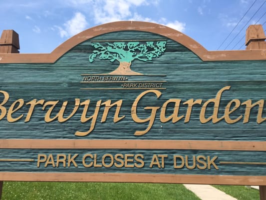 Berwyn Gardens sign at east entrance on Grove Ave.