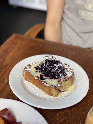 Mascarpone - Stuffed French toast with blueberry compote