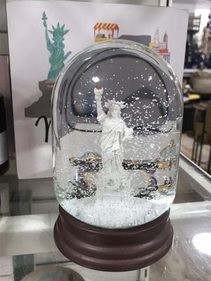 Love the vintage vibe of this snow globe.