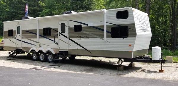 42 Foot 2020 Trailer with Fire Place, Washer / Dryer and bunk room.