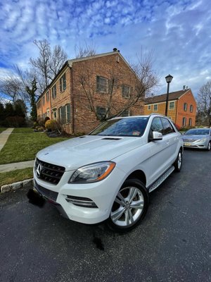 Mercedes' ML350 came in for full detail with a engine bay cleaning! She's also for sale! Low miles