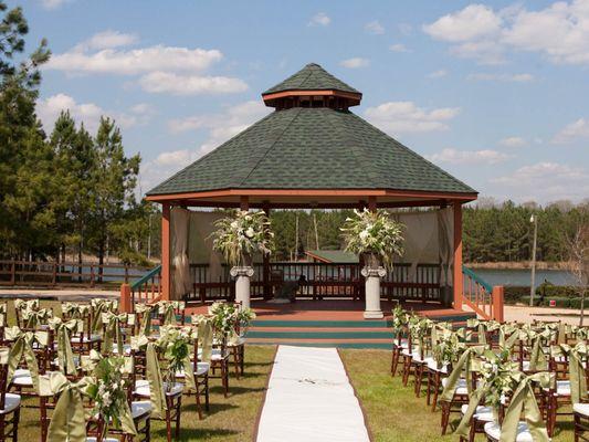 SouthWind Plantation offers a unique Southern wedding experience that you will never forget...