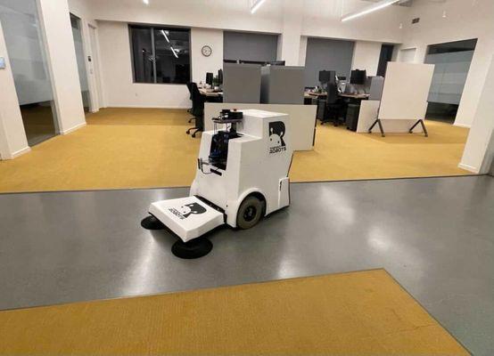 Vacuuming robot