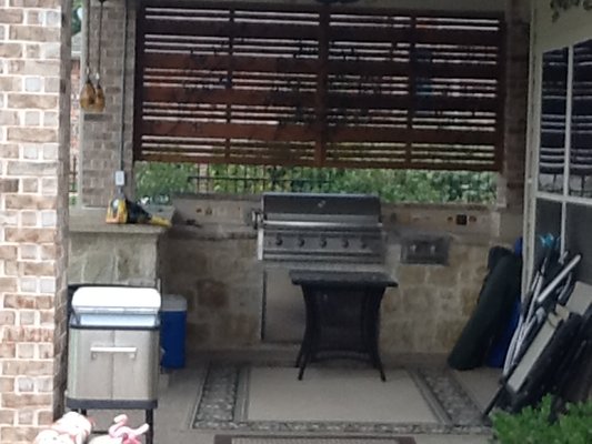 Outdoor Kitchen w/ screen