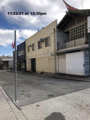 Entrance to Bamboo Lane from Hill Street. No signage stating "Private Property" or "No Parking"