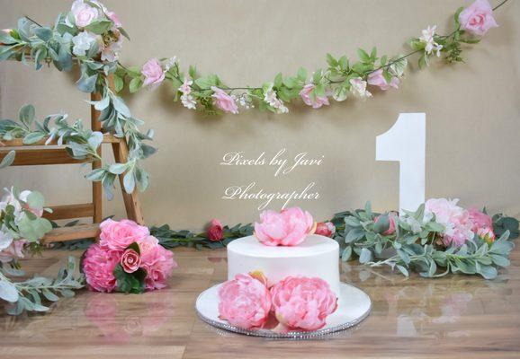 Flower themed Smash cake session.