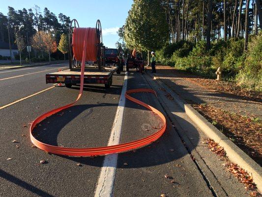 Installing microduct in a microtrench.