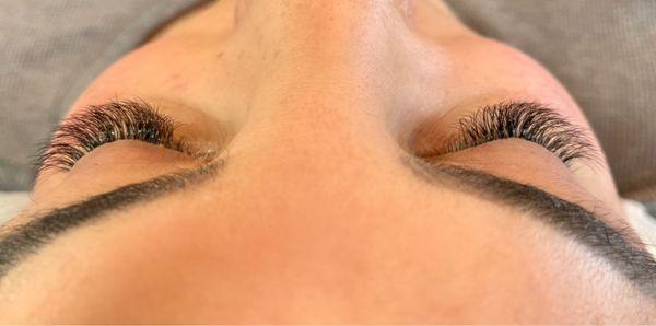 Hybrid lashes, volume and classic mixed. Always beautiful