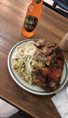 Pollo, pernil, y mangu.