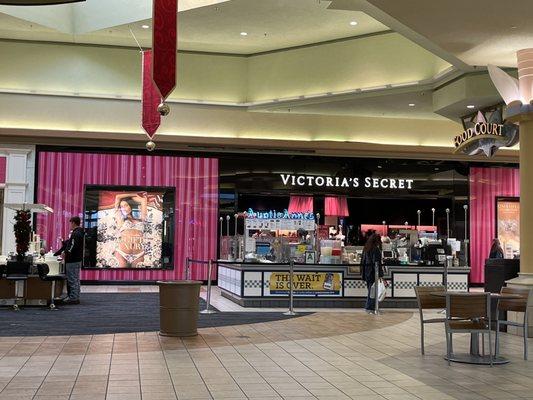 Victoria secret store front