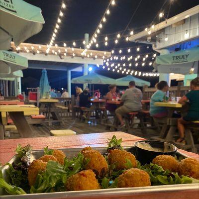 TRY THE CRAB CAKES. HANDS DOWN THE BEST CRAB CALES IVE EVER EATEN. Live music best vibes around!