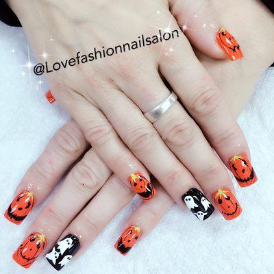 Get ready with your Halloween nails