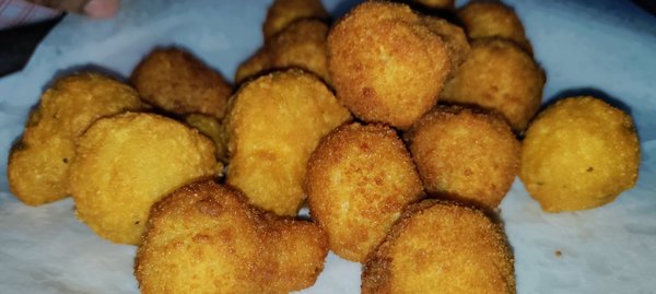 Delicious fried mushrooms. Again need to leave those larger ones in the grease a little longer.