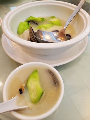 Luffa squash with clams soup