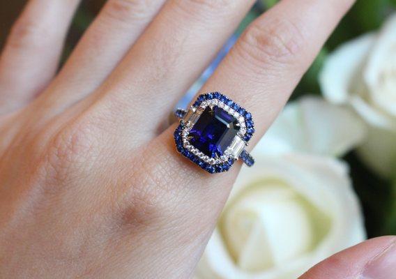 Blue sapphire ring