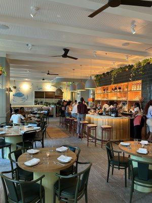 Bar area/indoor seating