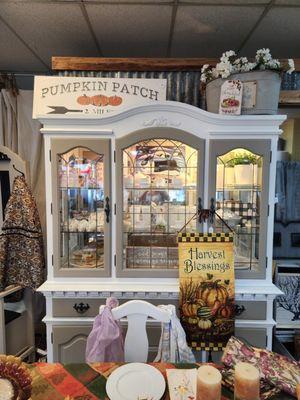 Perfect size hutch. Neutral enough color to go with any decor. Plenty of cabinet and drawer space. Lighted cabinets for gorgeous display.