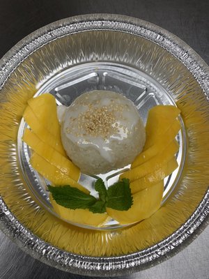 Sticky rice with mango