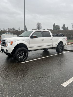 2010 f150 platinum 22x12 impact off-road rims, 37x12.50 tires