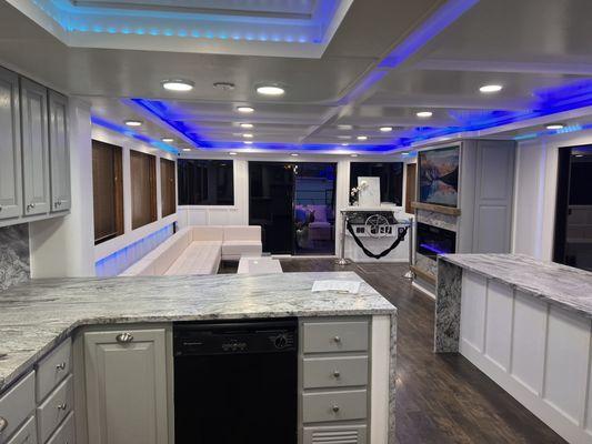 Lake Lanier Luxury Houseboat & Yacht Services