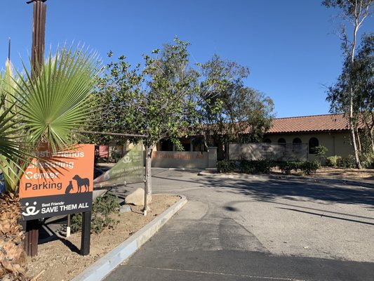 Driveway to front entrance