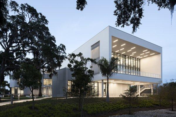 Ringling College of Art Goldstein Library