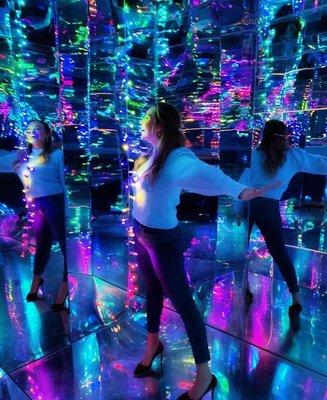 TFTI Infinity Mirror Room Selfie Experience Houston