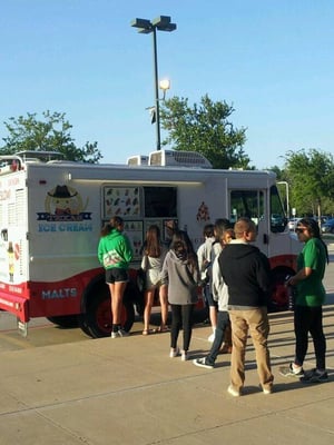 Some folks in Southlake are hungry for some delicious ice cream!