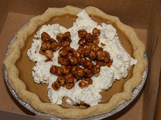 Butterscotch Praline Cream Pie!(keepsmilingphoto.com)