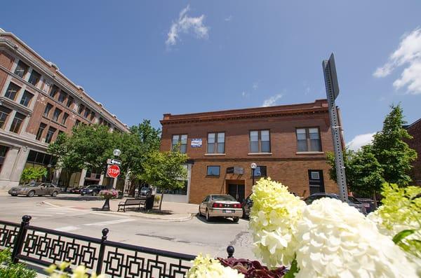 112 N Neil - Downtown Champaign, IL - Studios, 1 bedrooms, and 2 bedrooms