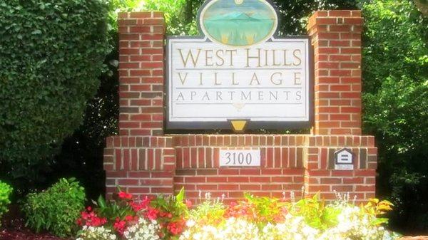 West Hills Village at 7 minutes drive to the north of Knoxville dentist Robert M. Kelso, DDS