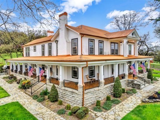 Lynchburg listing courtesy of Jeremy Jeter, Real Estate Advisor at Engel & Völkers Nashville