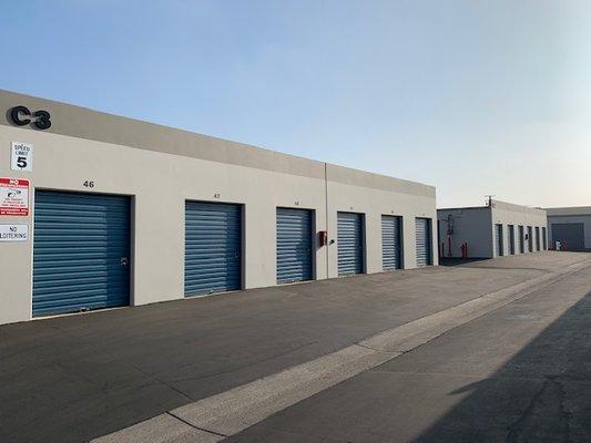 100's of 10x30 size drive up storage units with full 24/7 access