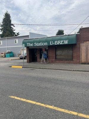 Store front that hides the fact that your mind will be BLOWN by great beer!