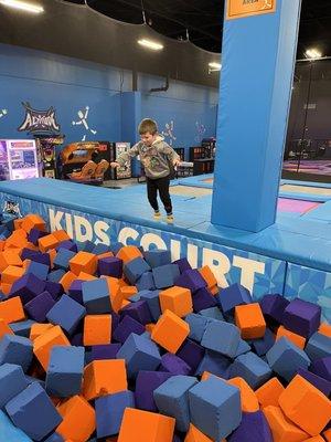 Toddler ball pit