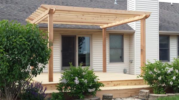 Custom deck & pergola providing an extra space for outdoor living