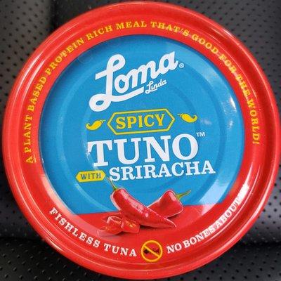 Vegan sriracha "tuna"