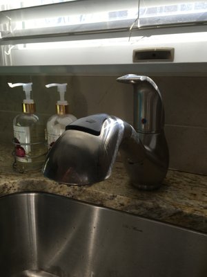 Pullout kitchen faucet