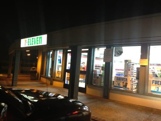 7-11 store front