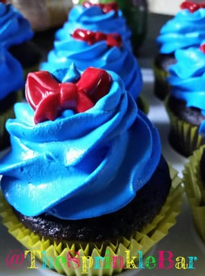 Disney Snow White inspired cupcakes.