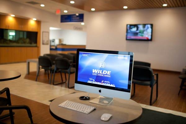 iMacs for customer use in WiFi lounge