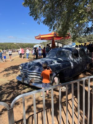 I was in line for the kid swings and my son was able to draw on a car so that was cool (waited about 15-20mins)