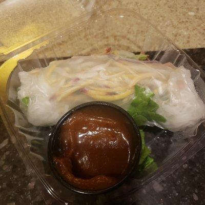 Spring roll with peanut sauce