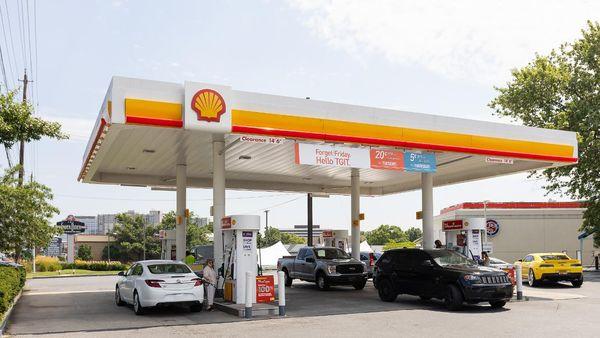 Grab gasoline at Shell located at 1911 Rockville Pike, Rockville, MD!