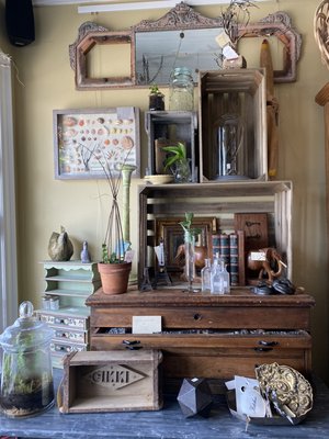 Vignettes with curiosities all around the shop